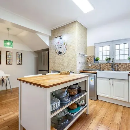 Vintage Oasis In Carcavelos *