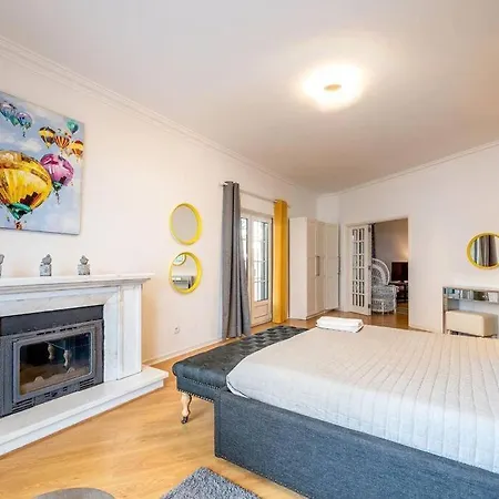 Vintage Oasis In Carcavelos *