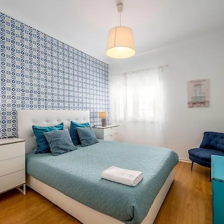 Vintage Oasis In Carcavelos *