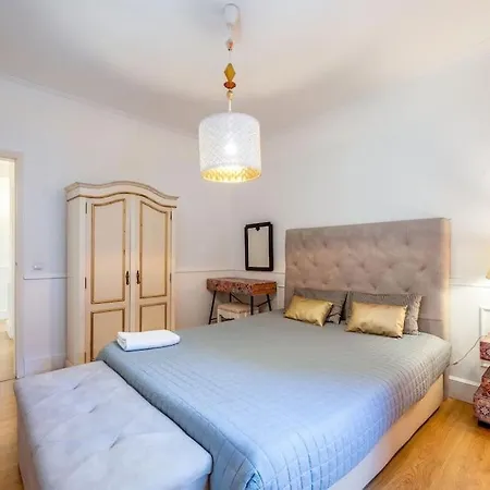 Vintage Oasis In Carcavelos パレーデ