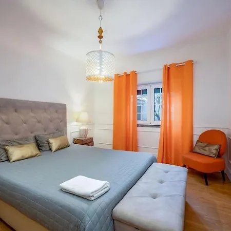 Vintage Oasis In Carcavelos